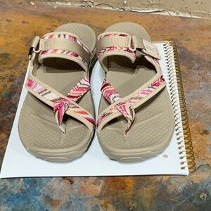 Skechers Beige and Pink Sandals